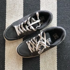 Worn once. Men’s DC sneakers. Size 10.5. Like new!